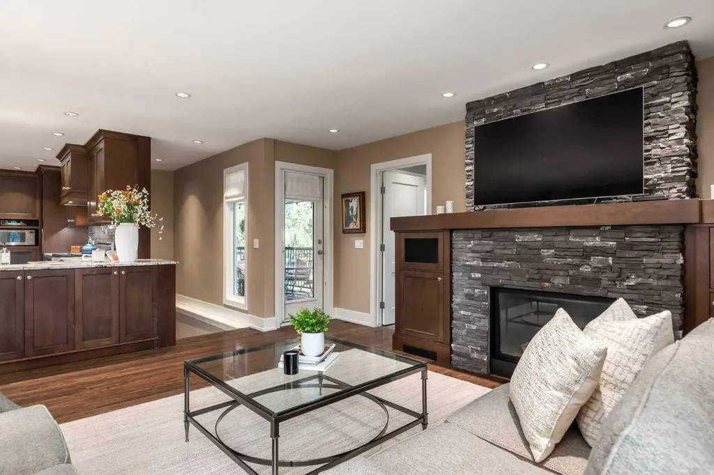 27 Westview Drive SW Calgary AB T3C 2R8