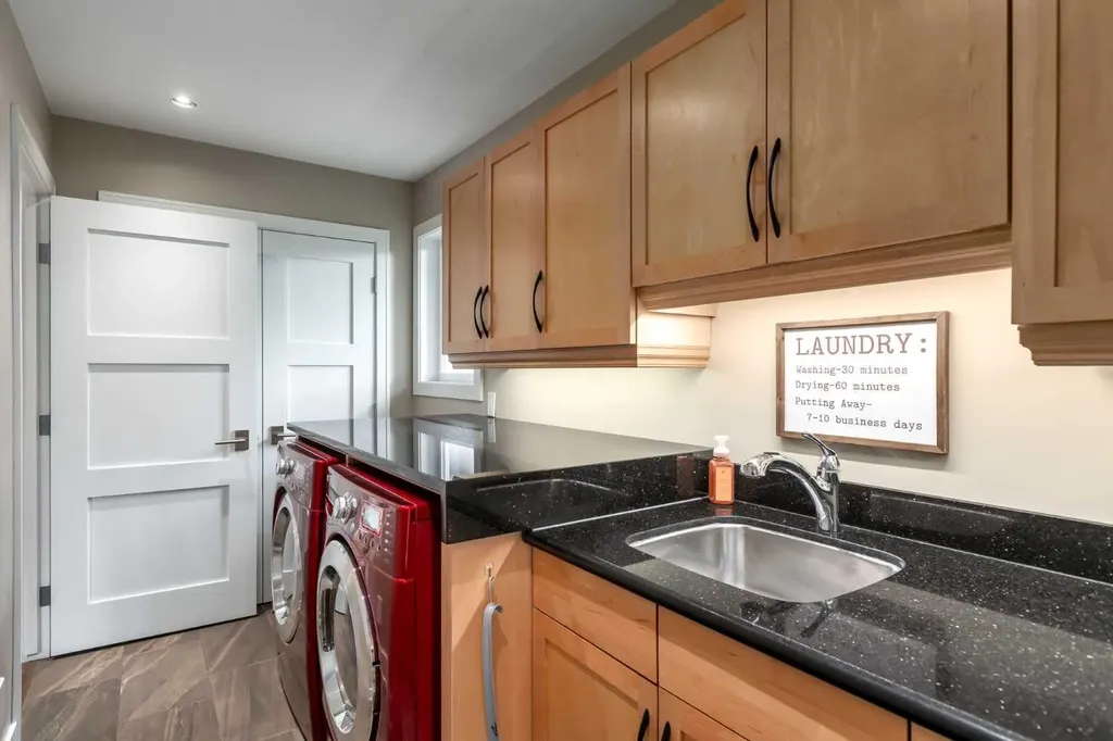 27 Westview Drive SW Calgary AB T3C 2R8