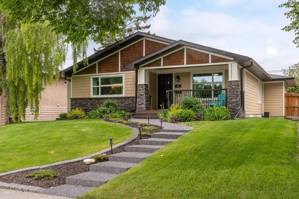 27 Westview Drive SW Calgary AB T3C 2R8