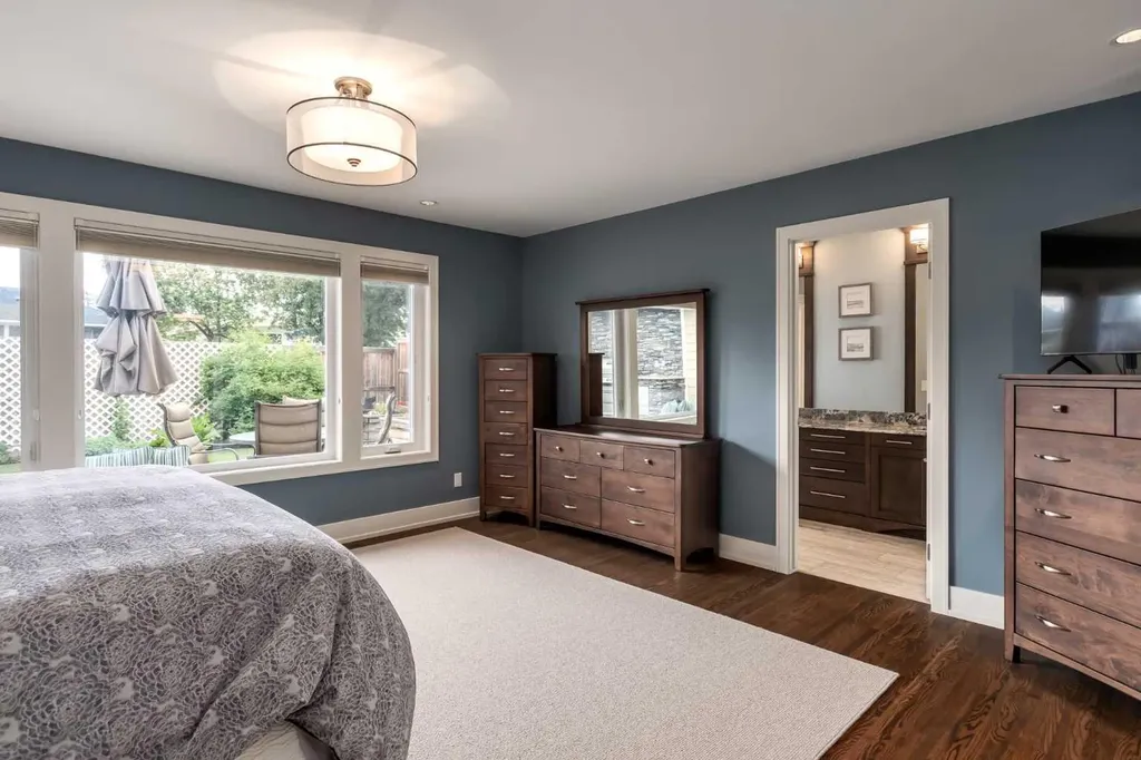 27 Westview Drive SW Calgary AB T3C 2R8