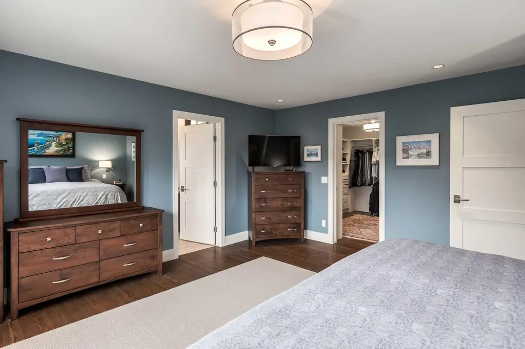 27 Westview Drive SW Calgary AB T3C 2R8