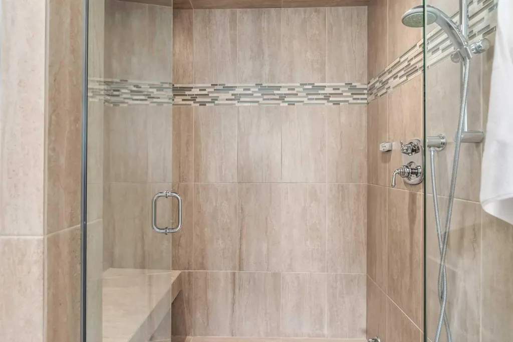 27 Westview Drive SW Calgary AB T3C 2R8