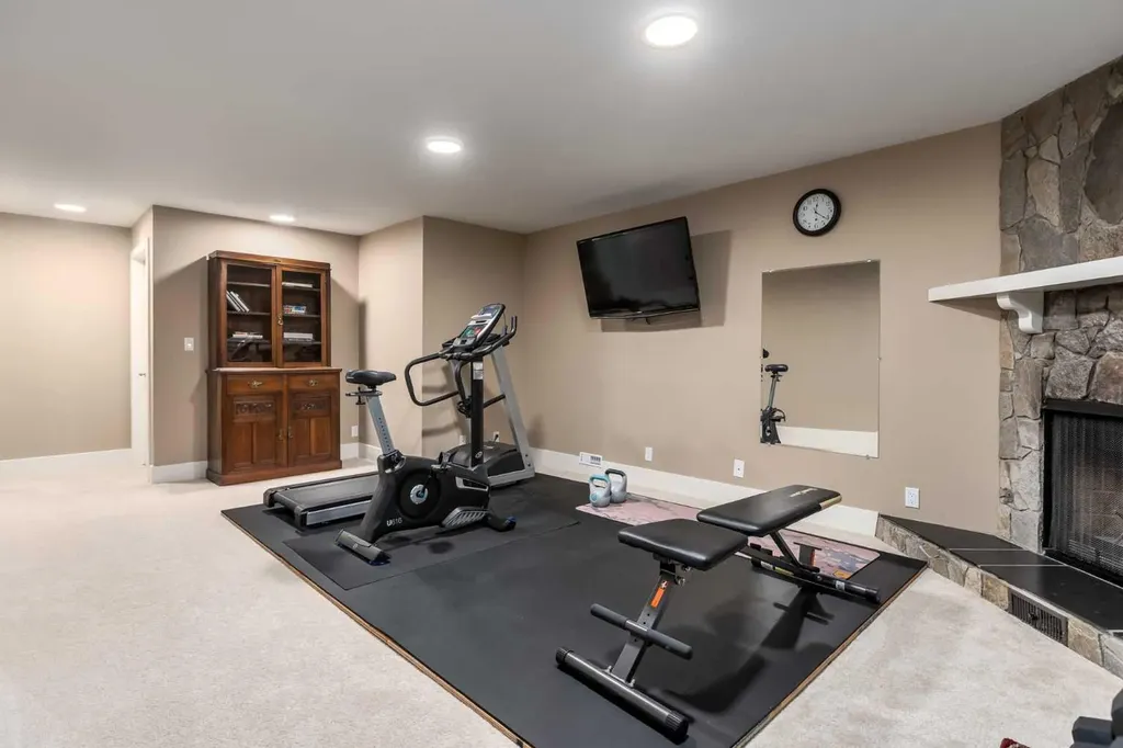 27 Westview Drive SW Calgary AB T3C 2R8