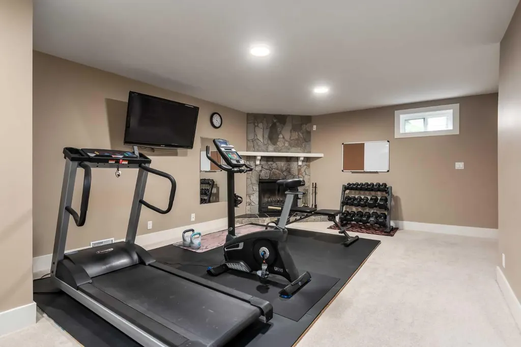 27 Westview Drive SW Calgary AB T3C 2R8
