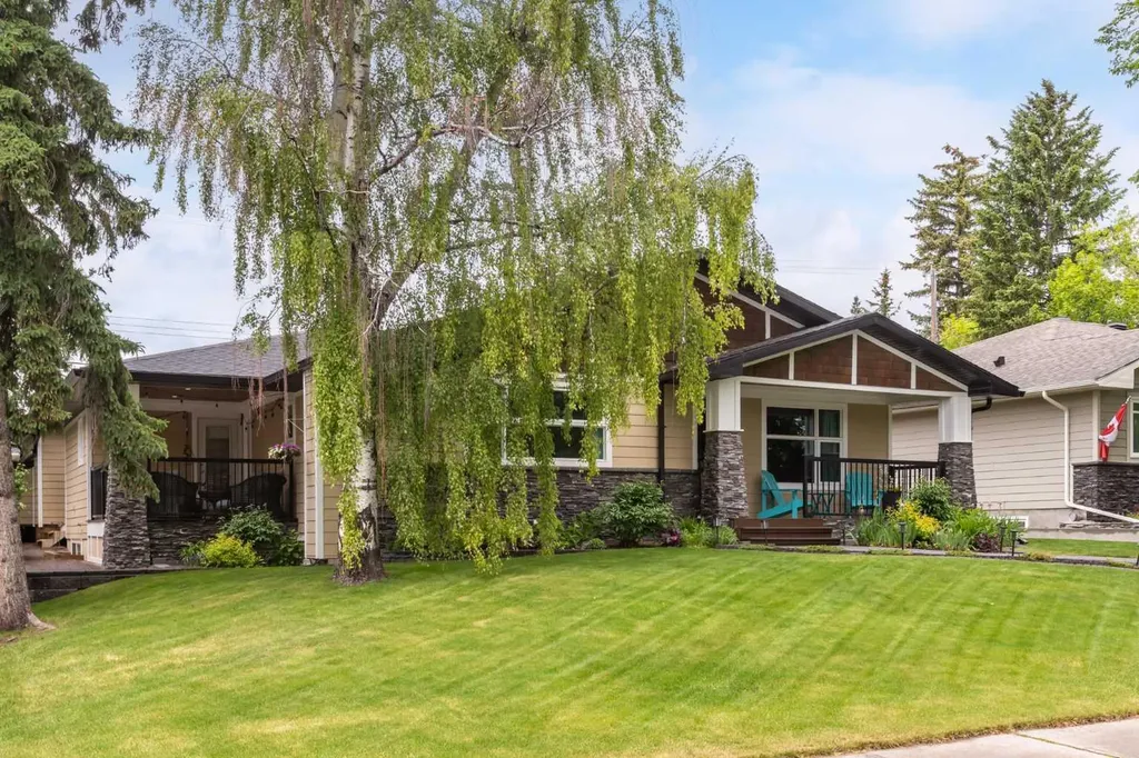27 Westview Drive SW Calgary AB T3C 2R8