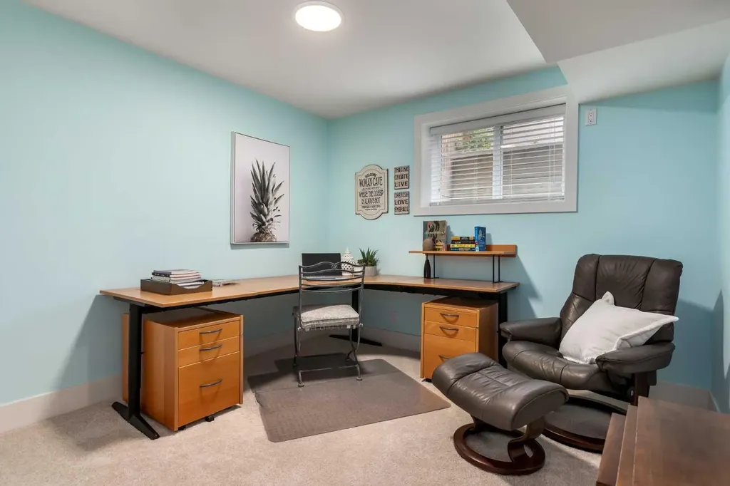 27 Westview Drive SW Calgary AB T3C 2R8