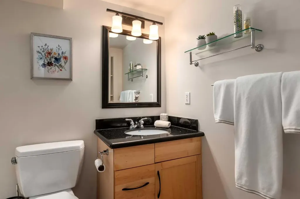27 Westview Drive SW Calgary AB T3C 2R8
