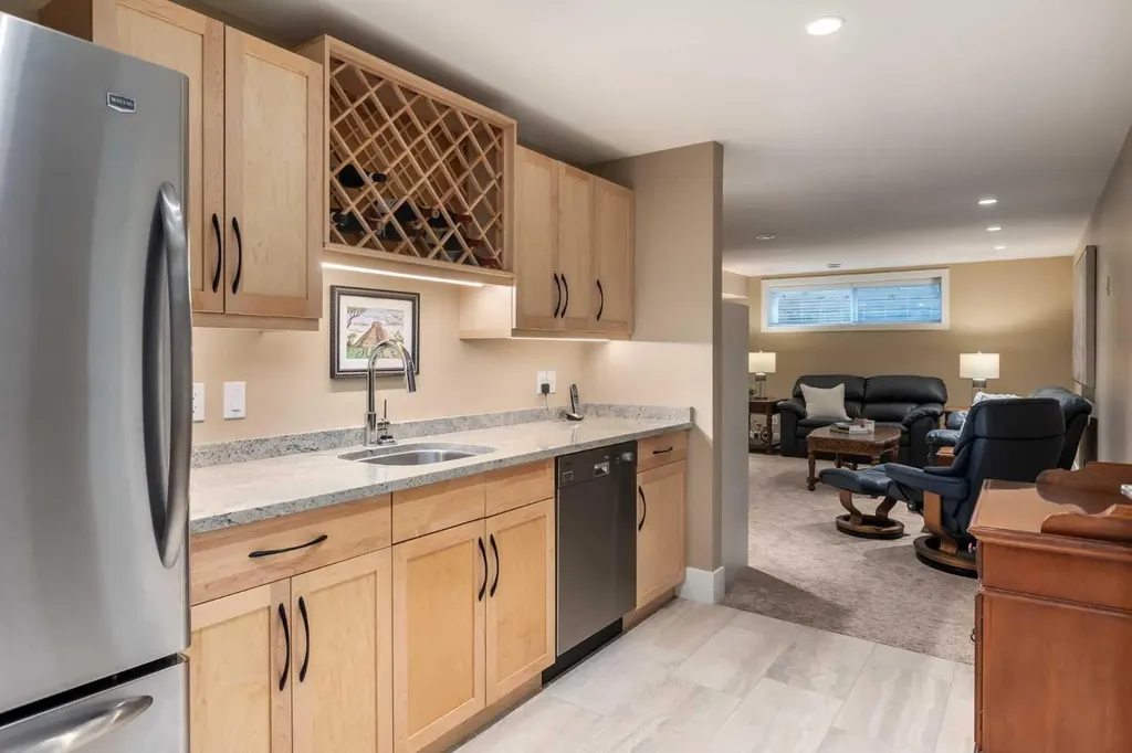27 Westview Drive SW Calgary AB T3C 2R8