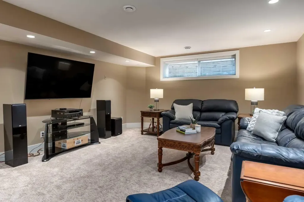 27 Westview Drive SW Calgary AB T3C 2R8