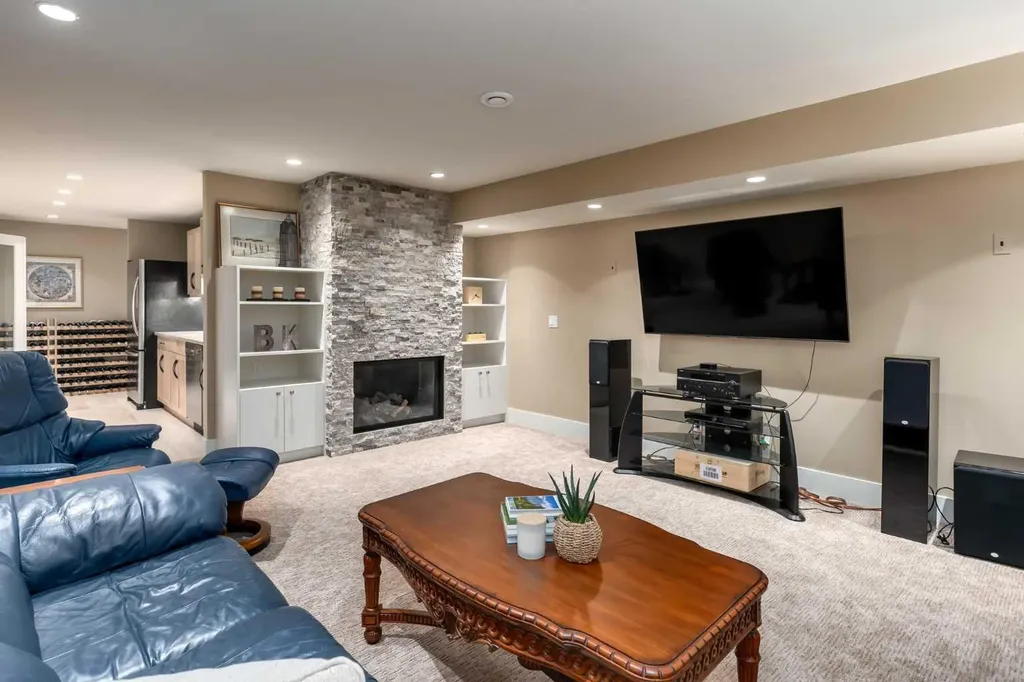 27 Westview Drive SW Calgary AB T3C 2R8