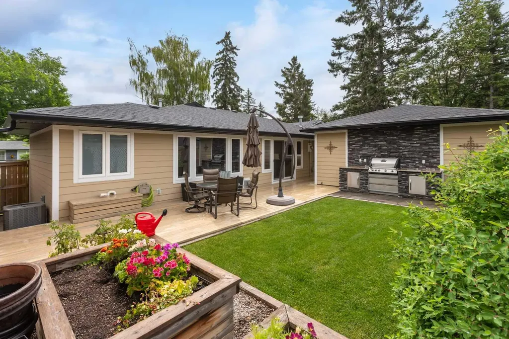 27 Westview Drive SW Calgary AB T3C 2R8