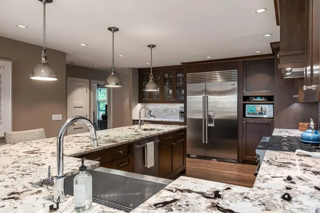27 Westview Drive SW Calgary AB T3C 2R8