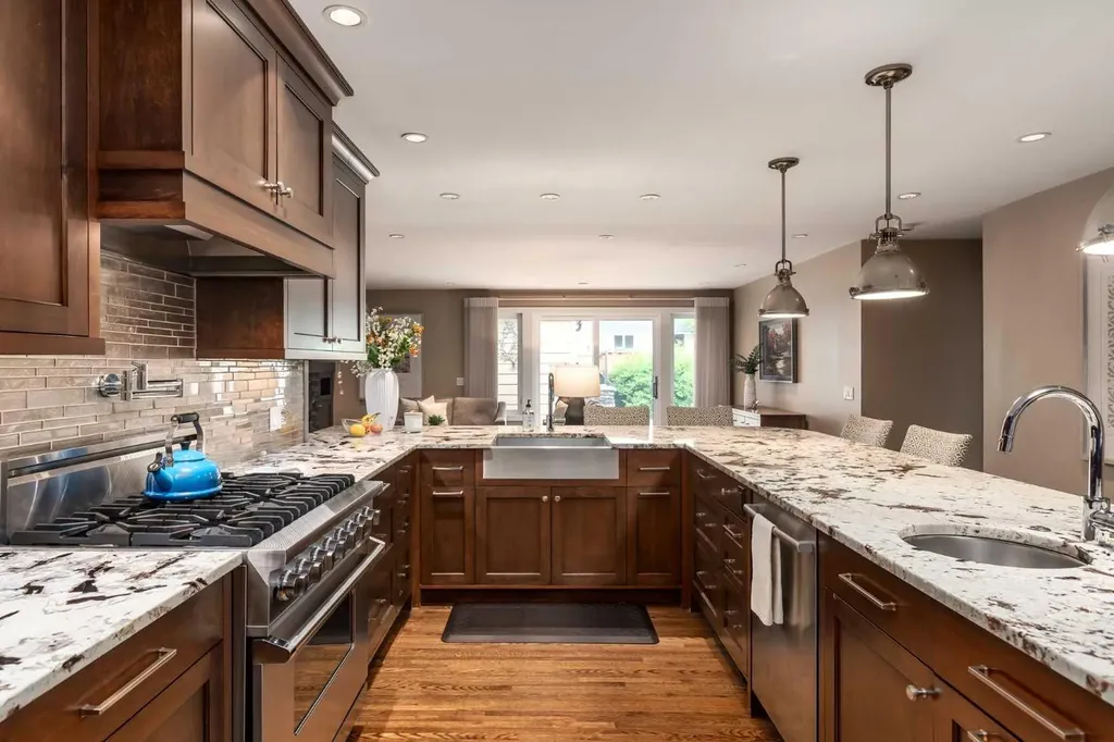 27 Westview Drive SW Calgary AB T3C 2R8