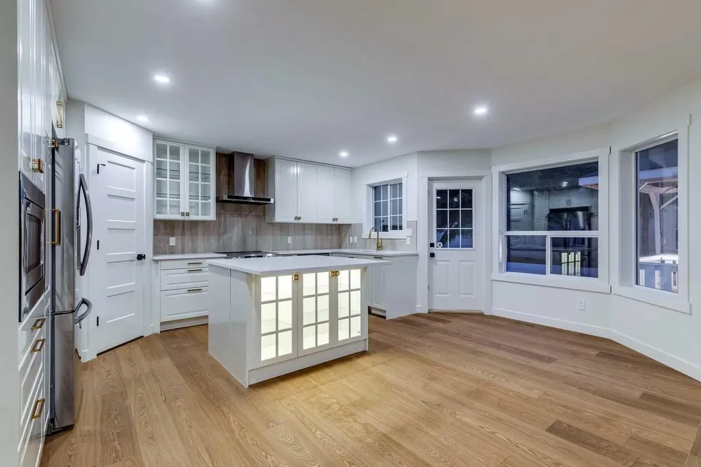 16 Simcrest Point SW Calgary AB T3H 4K1