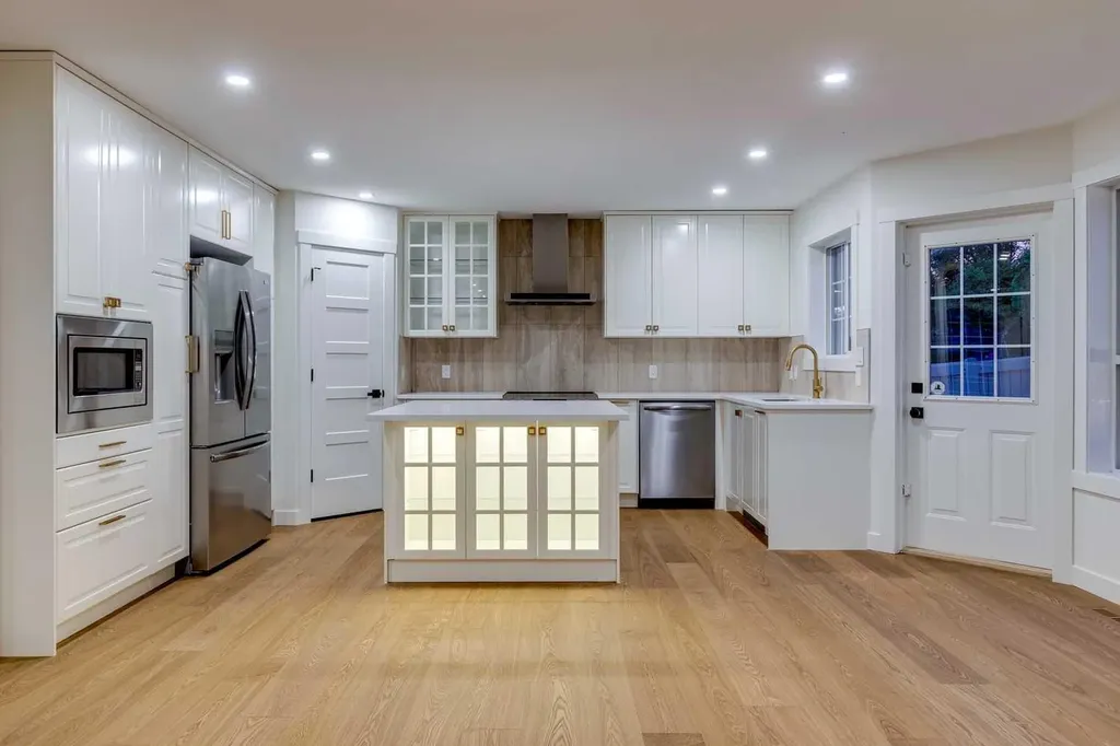 16 Simcrest Point SW Calgary AB T3H 4K1
