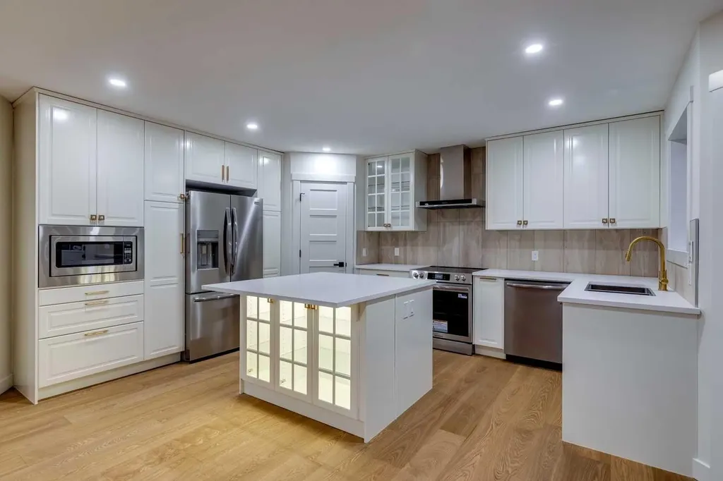 16 Simcrest Point SW Calgary AB T3H 4K1