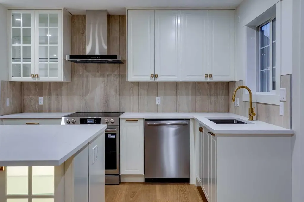 16 Simcrest Point SW Calgary AB T3H 4K1