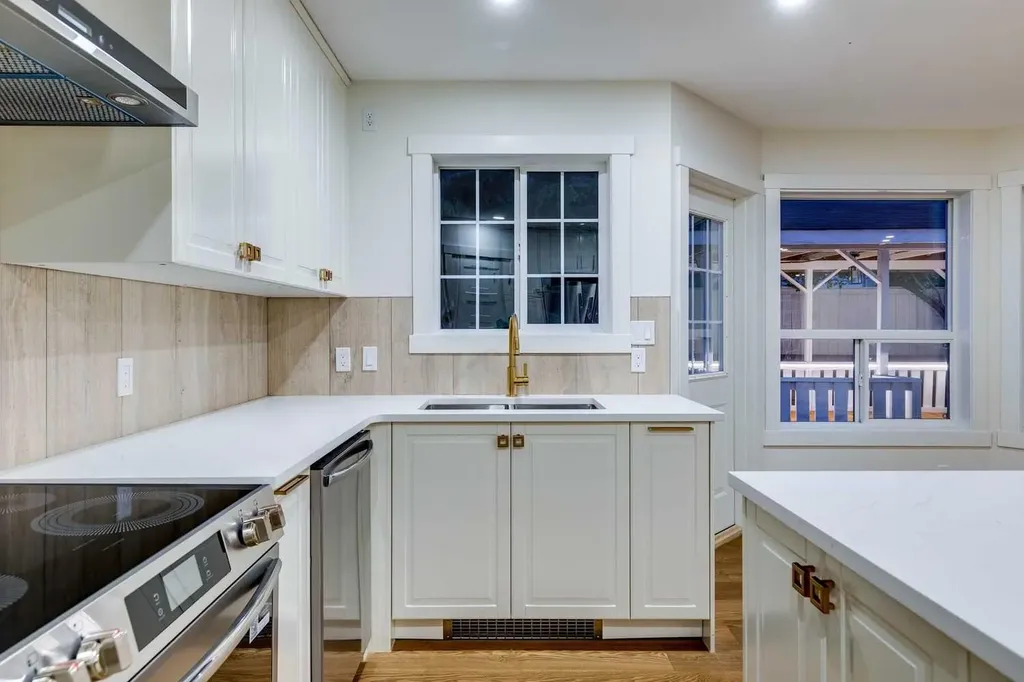 16 Simcrest Point SW Calgary AB T3H 4K1
