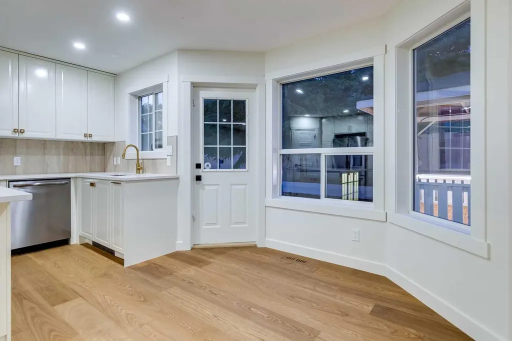 16 Simcrest Point SW Calgary AB T3H 4K1