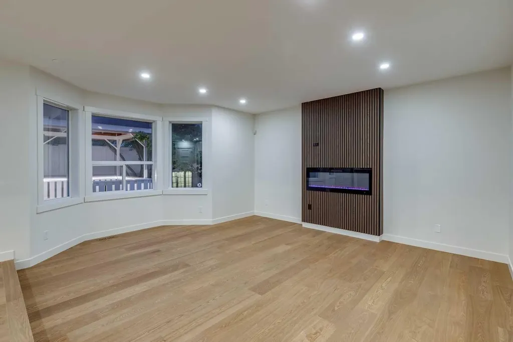 16 Simcrest Point SW Calgary AB T3H 4K1