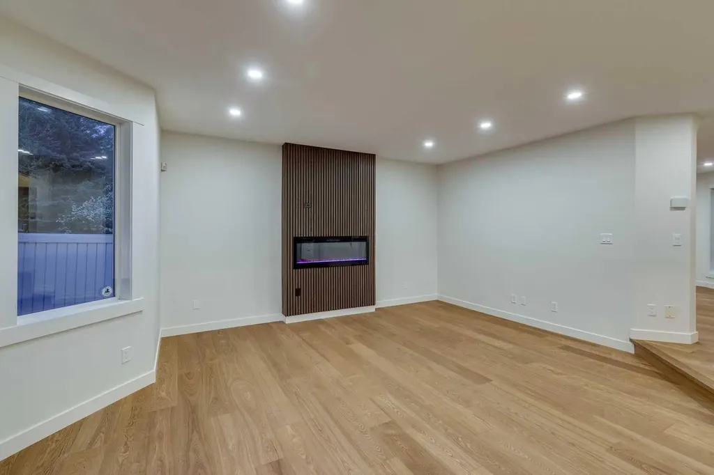 16 Simcrest Point SW Calgary AB T3H 4K1
