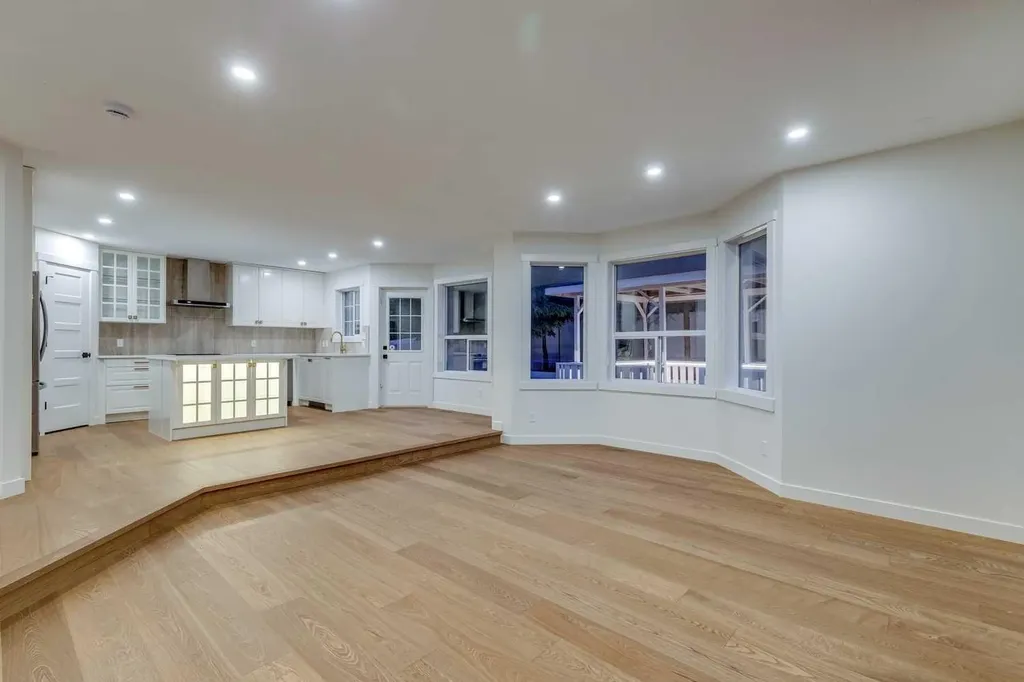 16 Simcrest Point SW Calgary AB T3H 4K1