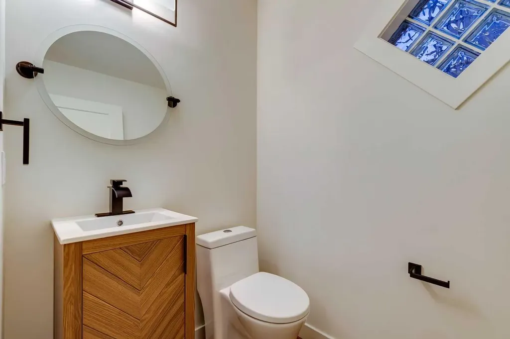 16 Simcrest Point SW Calgary AB T3H 4K1