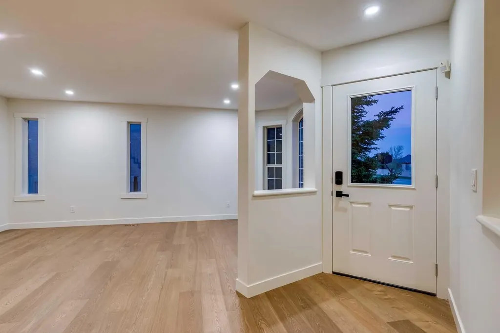16 Simcrest Point SW Calgary AB T3H 4K1