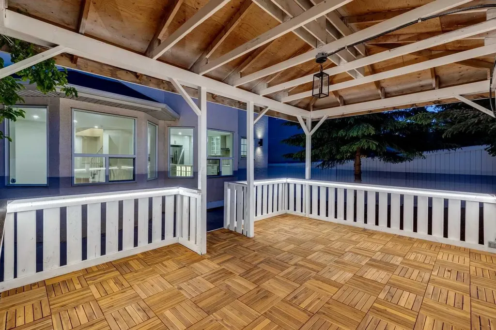 16 Simcrest Point SW Calgary AB T3H 4K1