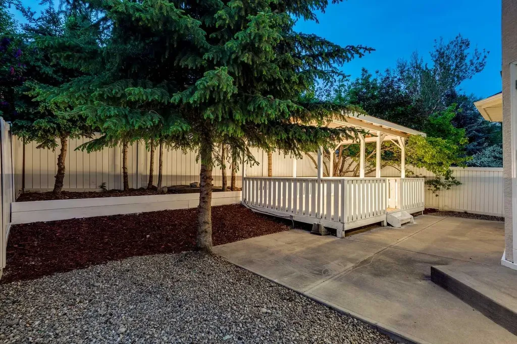 16 Simcrest Point SW Calgary AB T3H 4K1