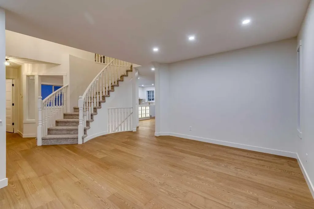 16 Simcrest Point SW Calgary AB T3H 4K1
