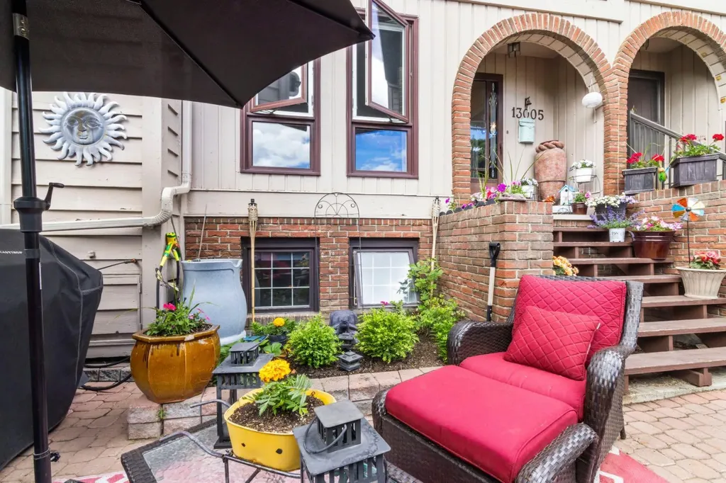 13005 6 Street SW Calgary AB T2W 4J8
