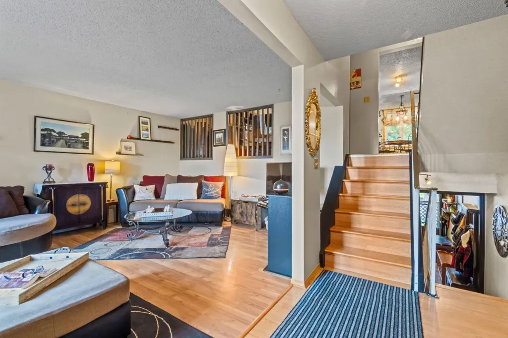 13005 6 Street SW Calgary AB T2W 4J8