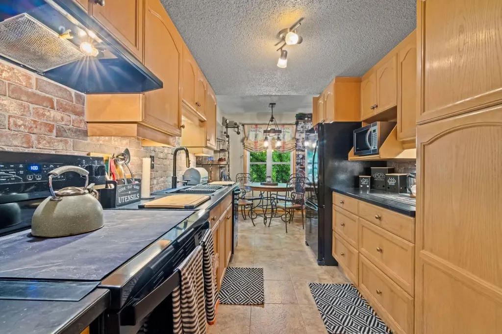 13005 6 Street SW Calgary AB T2W 4J8