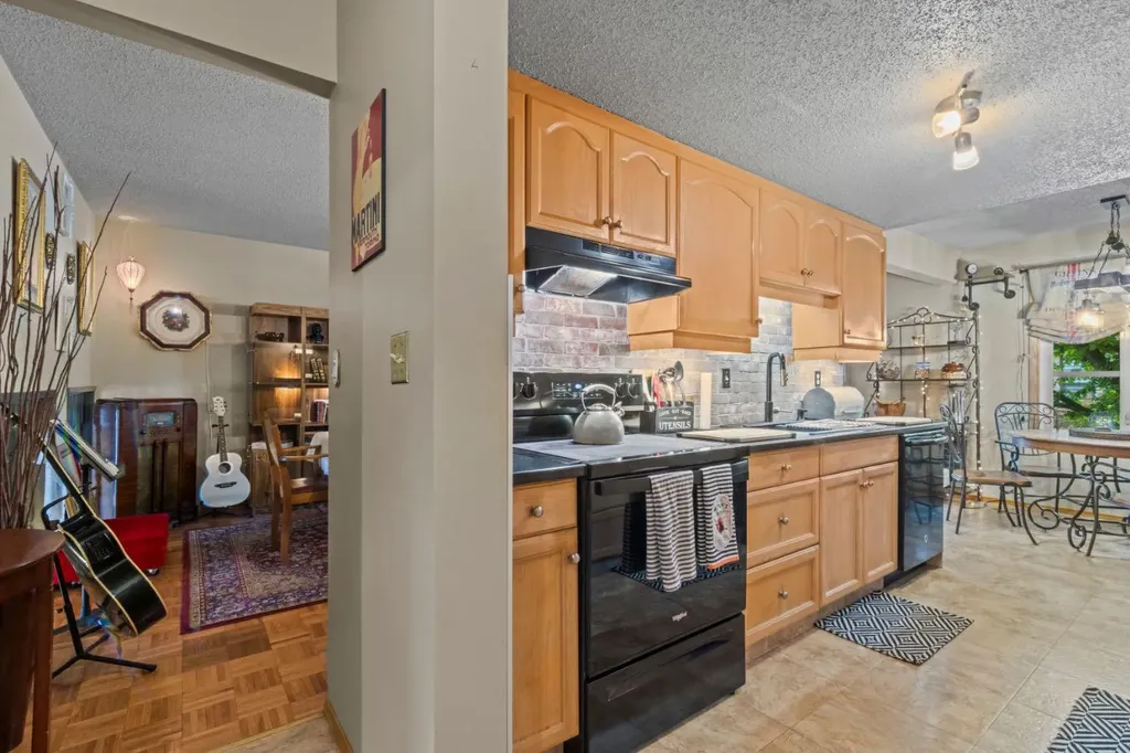 13005 6 Street SW Calgary AB T2W 4J8
