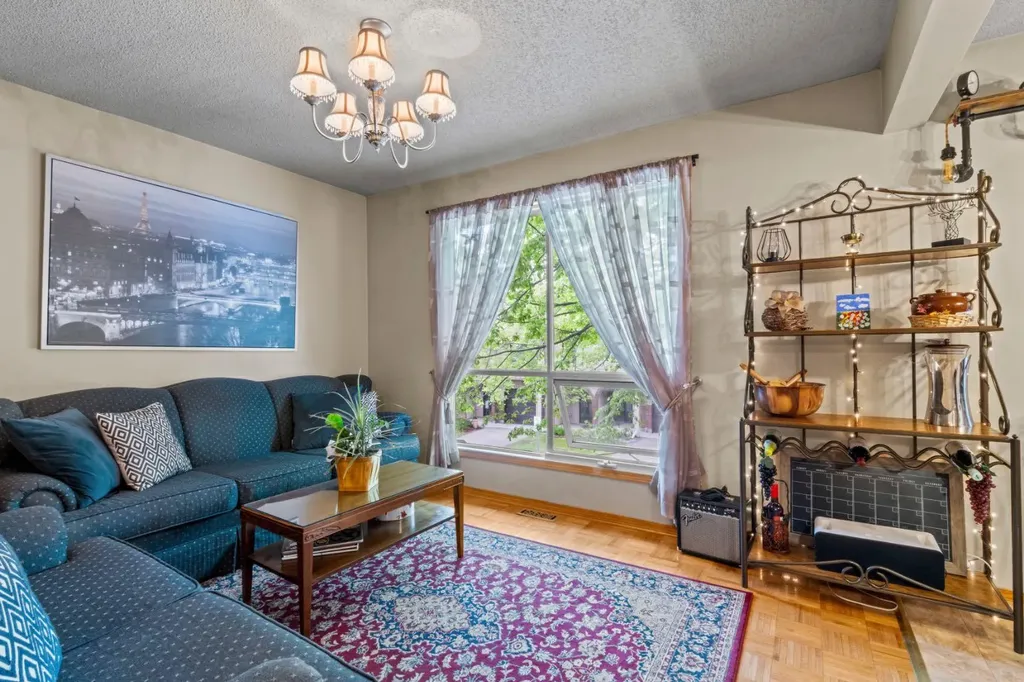 13005 6 Street SW Calgary AB T2W 4J8