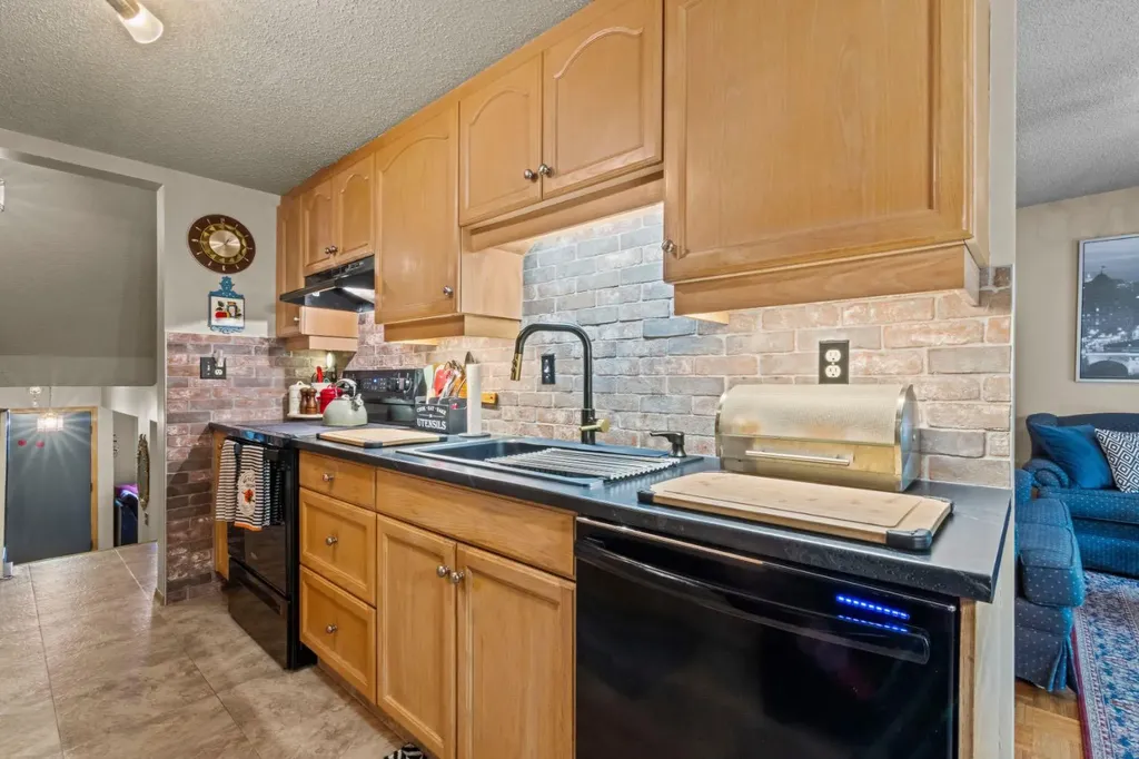 13005 6 Street SW Calgary AB T2W 4J8