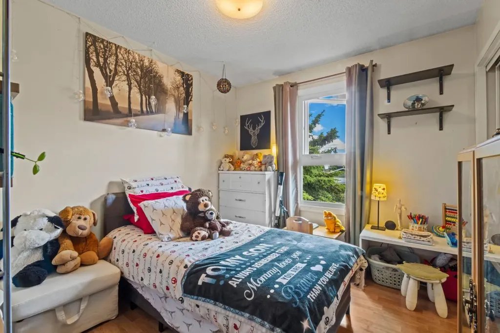13005 6 Street SW Calgary AB T2W 4J8