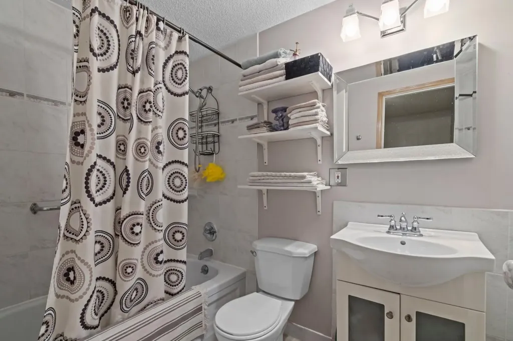 13005 6 Street SW Calgary AB T2W 4J8