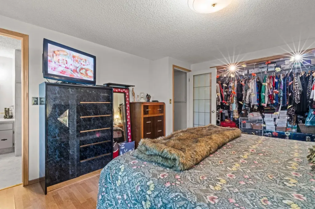 13005 6 Street SW Calgary AB T2W 4J8