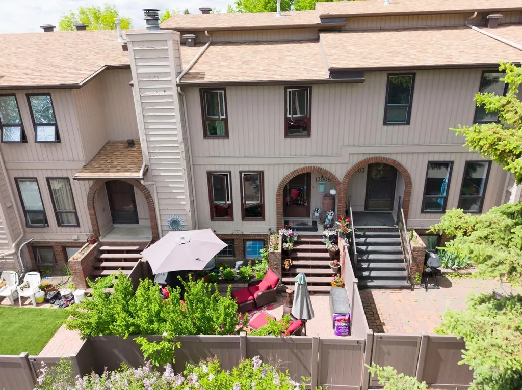 13005 6 Street SW Calgary AB T2W 4J8