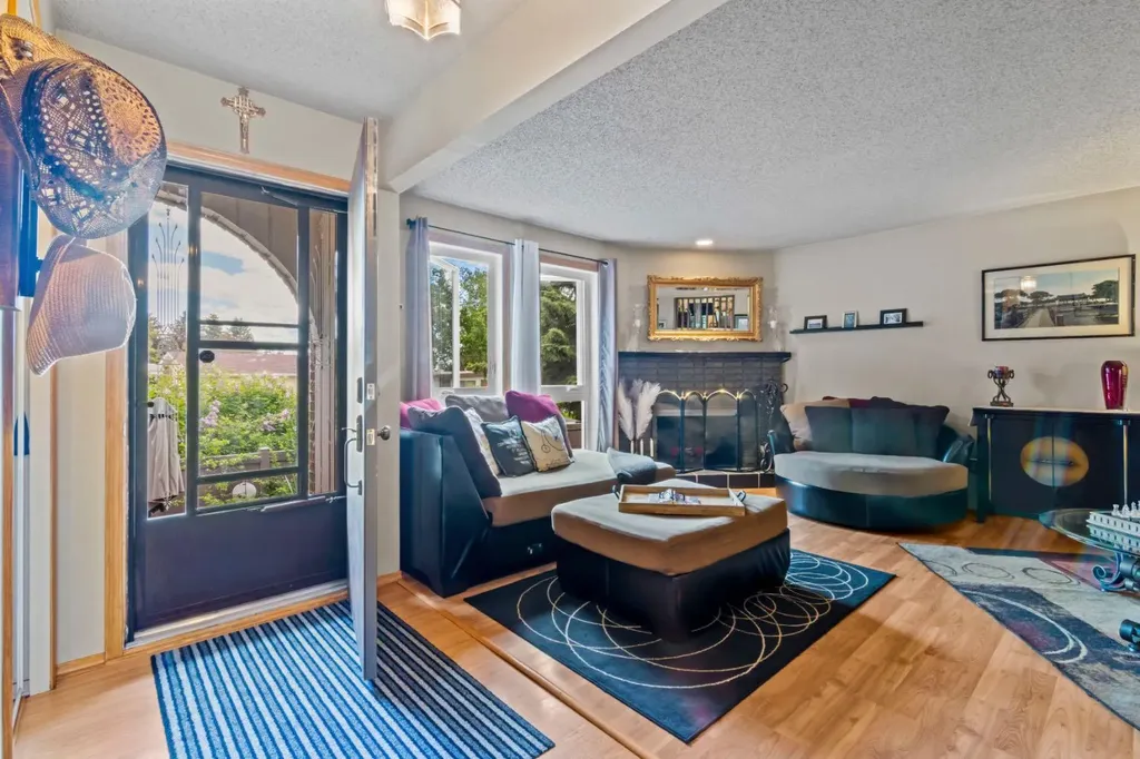 13005 6 Street SW Calgary AB T2W 4J8
