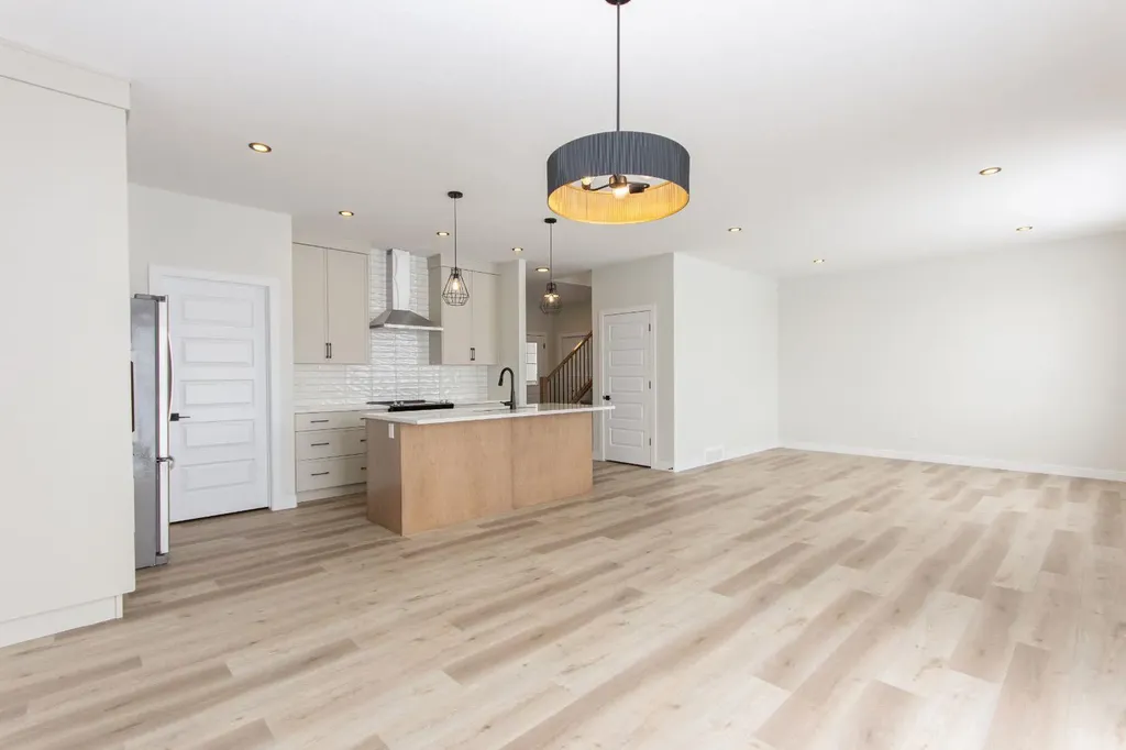 43 Lincoln Street Sylvan Lake AB T4S 0V4