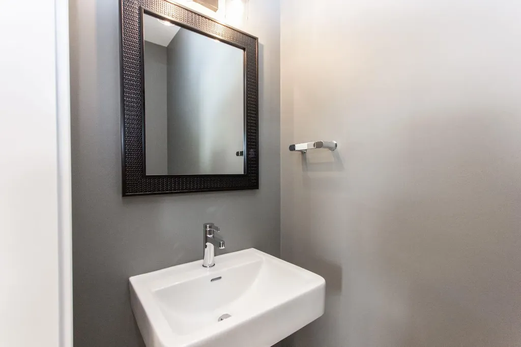 43 Lincoln Street Sylvan Lake AB T4S 0V4