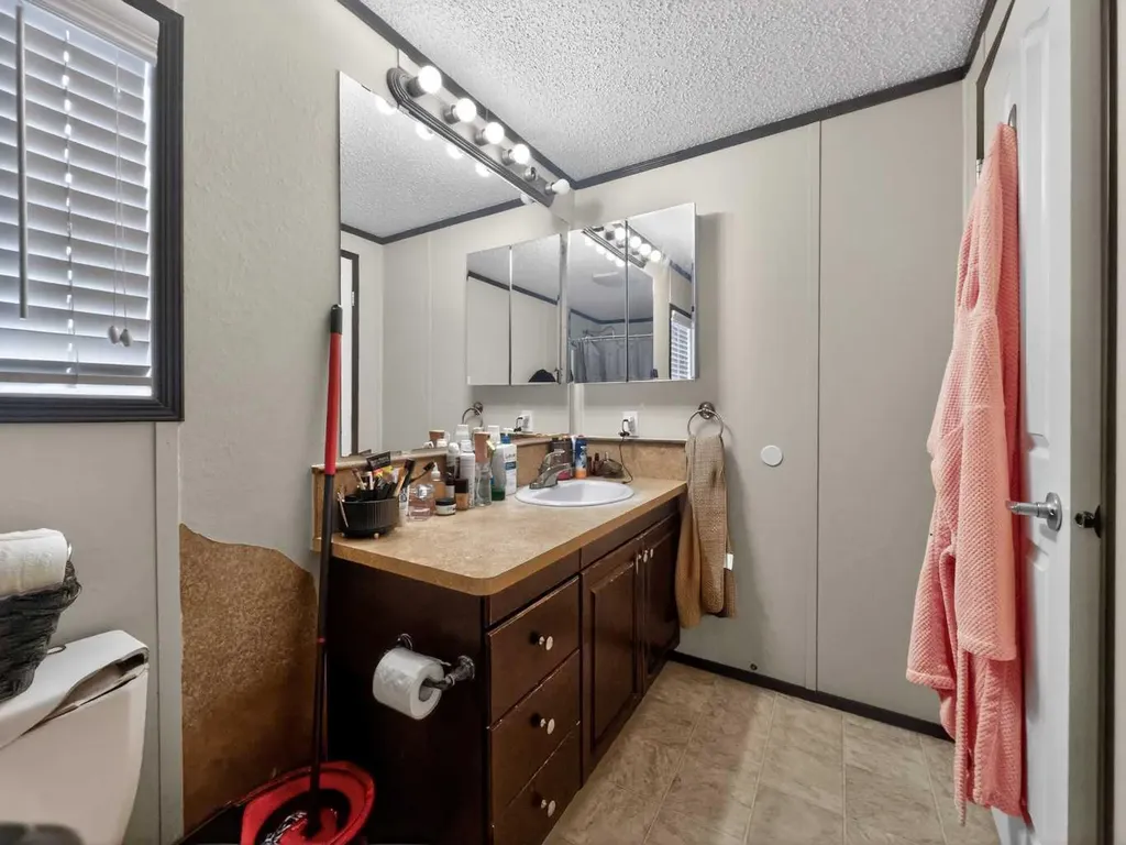 10226 103 Avenue La Crete AB T0H2H0