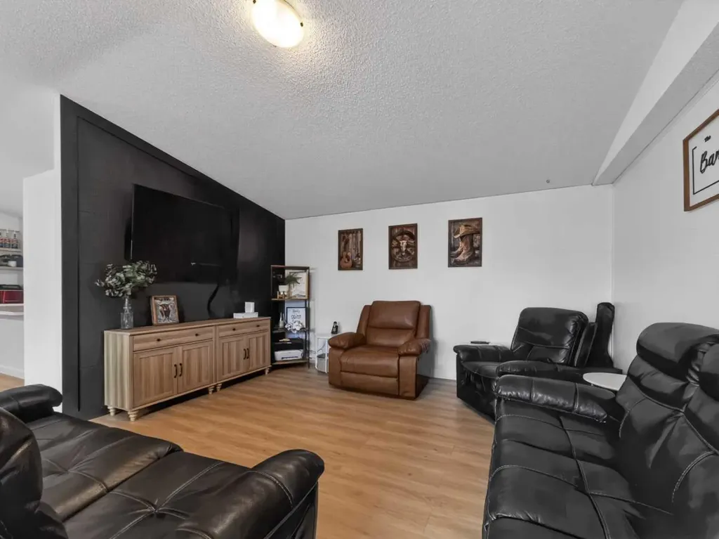10226 103 Avenue La Crete AB T0H2H0