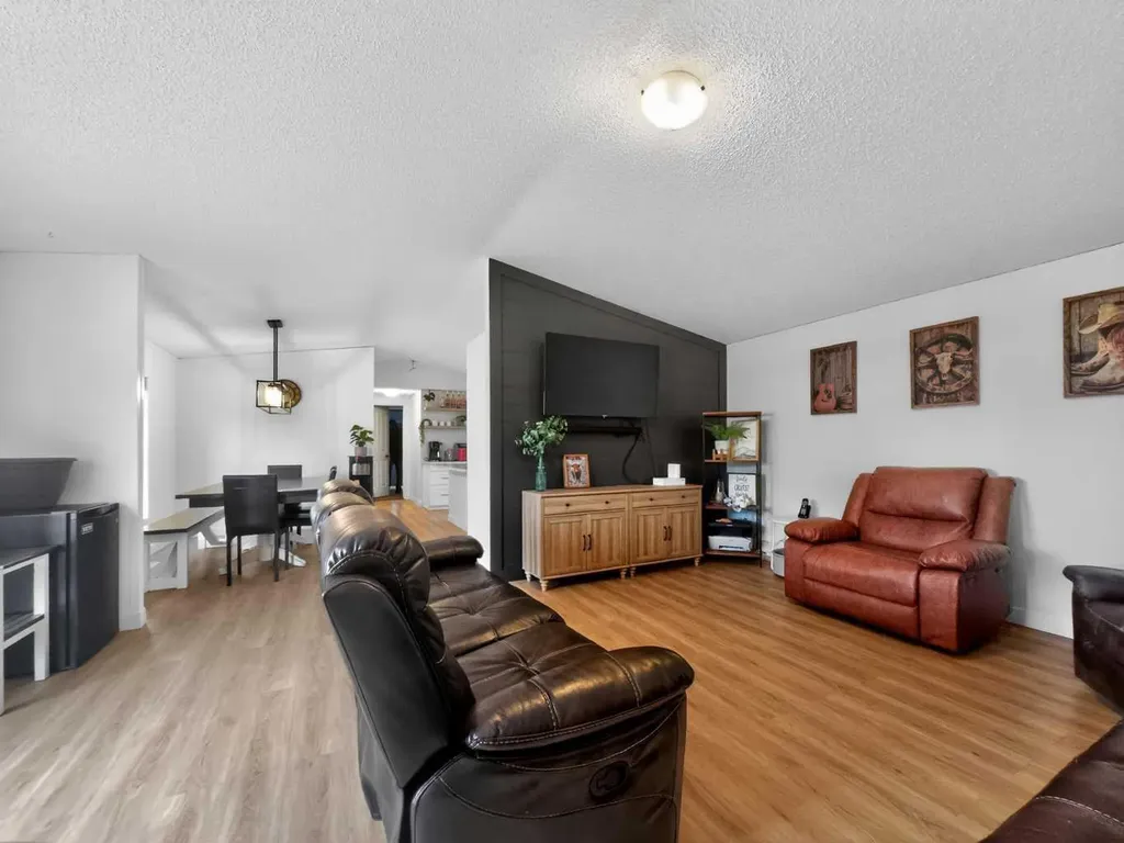 10226 103 Avenue La Crete AB T0H2H0