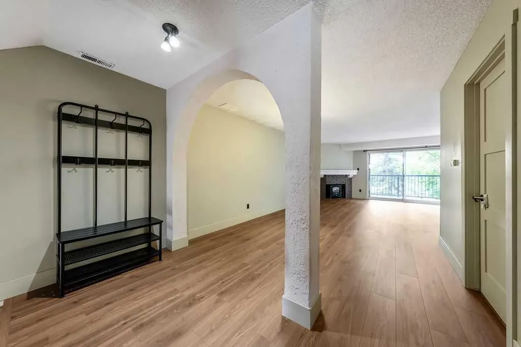 2204 Paliswood Road SW Calgary AB T2V 4Y6