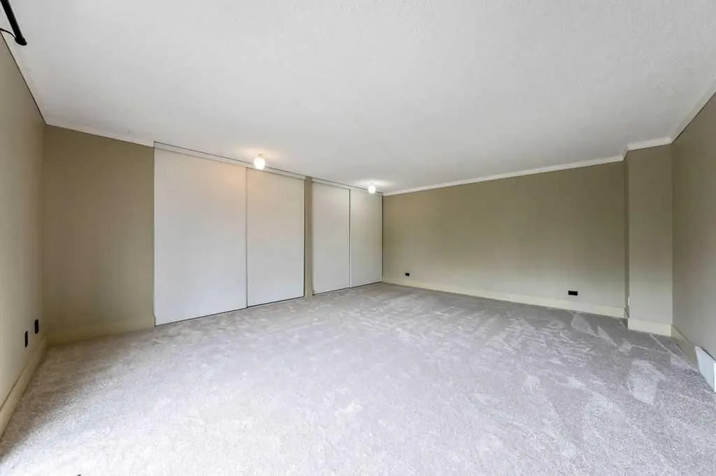 2204 Paliswood Road SW Calgary AB T2V 4Y6