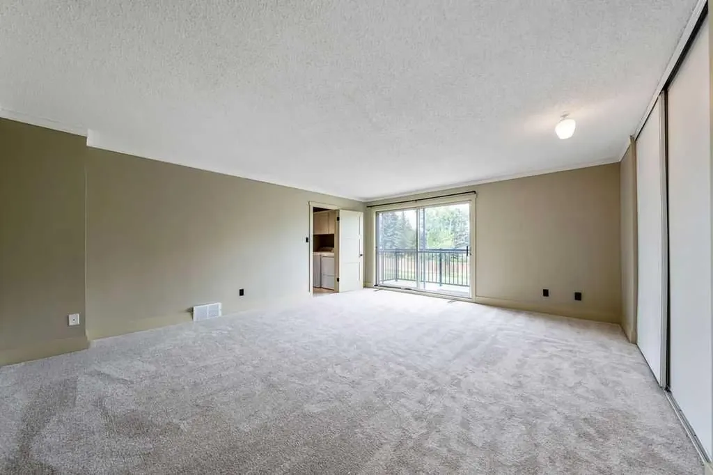 2204 Paliswood Road SW Calgary AB T2V 4Y6